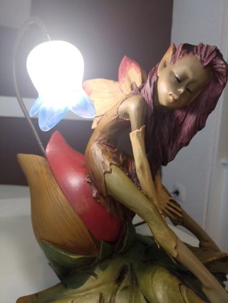 Figura de Hada Flor. Lámpara de mesita.