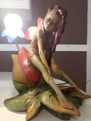 Figura de Hada Flor. Lámpara de mesita.