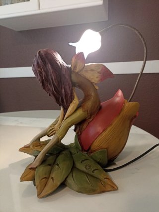 Figura de Hada Flor. Lámpara de mesita.