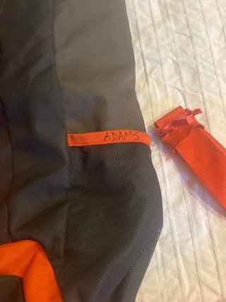 Mochila Quechua 40L Negra y Naranja