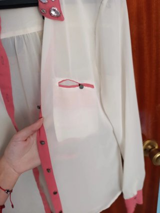 Camisa Bershka Blanca y Rosa Talla M