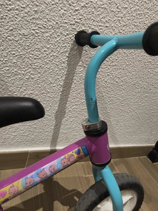 Bici sin pedales morada y azul