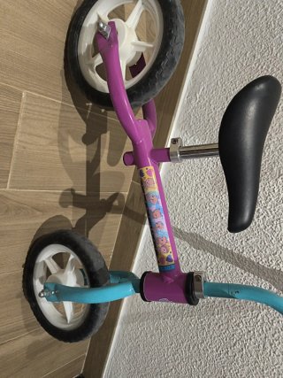 Bici sin pedales morada y azul