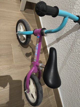 Bici sin pedales morada y azul