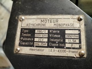 Torno de motor bifásico de 220V. 2cv de potencia.