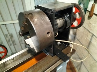 Torno de motor bifásico de 220V. 2cv de potencia.
