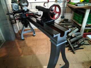 Torno de motor bifásico de 220V. 2cv de potencia.