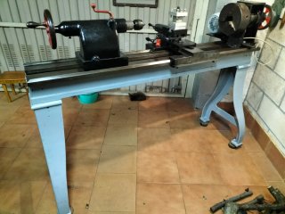 Torno de motor bifásico de 220V. 2cv de potencia.
