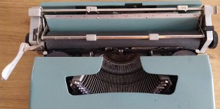 Olivetti letera 32 con Maletín. Máquina escribir
