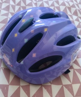 Casco bici niña morado con unicornio