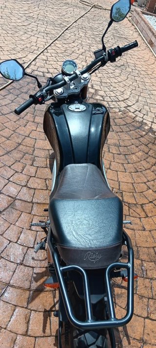 Moto Rieju Century 125 Negra
