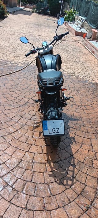 Moto Rieju Century 125 Negra