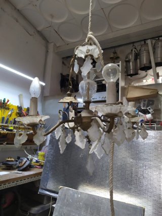 Lámpara de techo antigua madera y metal