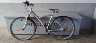 Bicicleta plateada