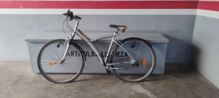 Bicicleta plateada