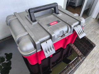 Caja de herramientas Keter con bandeja