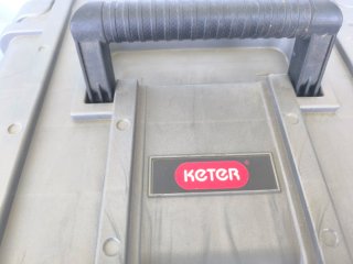 Caja de herramientas Keter con bandeja