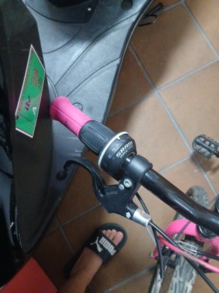 Bicicleta infantil rosa y negra MUY POCO USO!!!