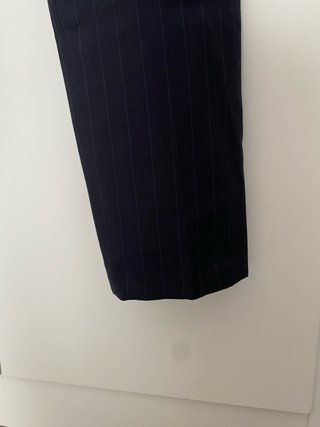 Pantalón de traje azul con raya diplomática
