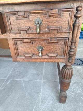Escritorio de madera maciza con cajones