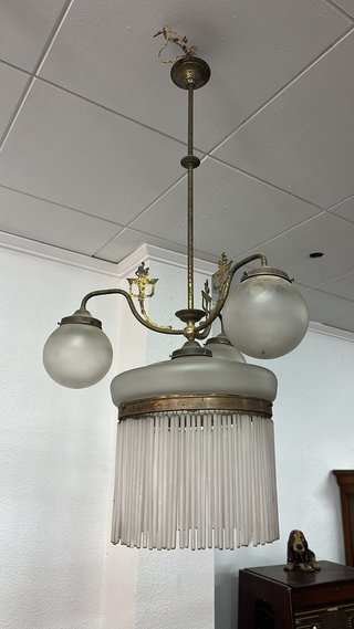 Antigua lámpara estilo Modernista