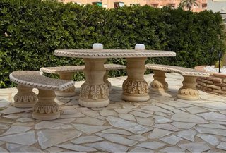 Mesa y bancos piedra exterior