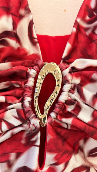 Costume intero floreale con gioiello