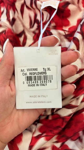 Costume intero floreale con gioiello