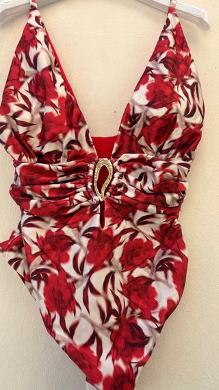 Costume intero floreale con gioiello