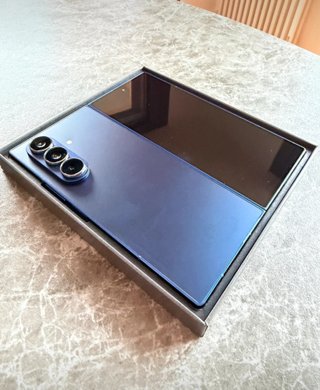 Samsung Z Fold 7 Blu shadow
