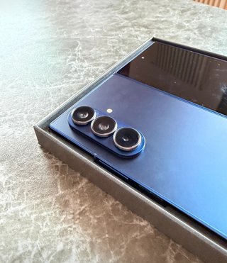 Samsung Z Fold 7 Blu shadow
