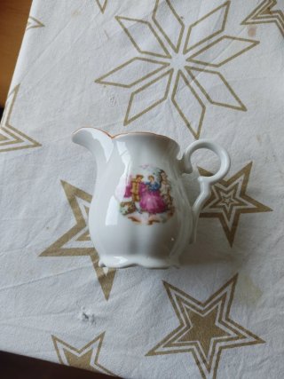 Conjunto de porcelana y cristal