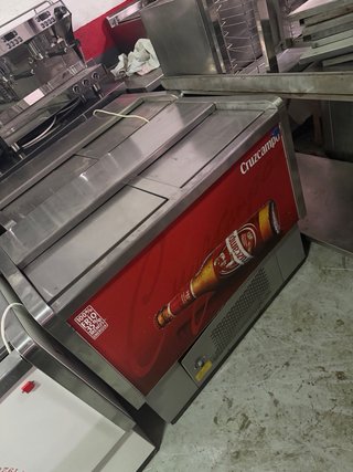 Botellero cruzcampo para bebidas en buen estado