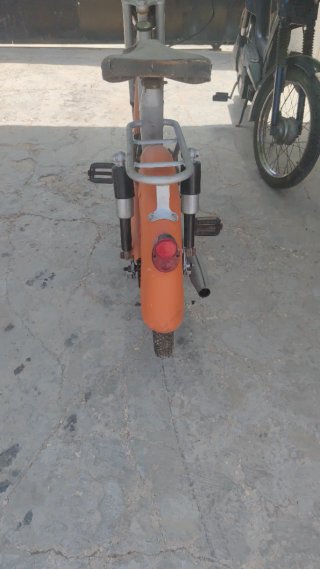 Moped Clásico Naranja y Azul