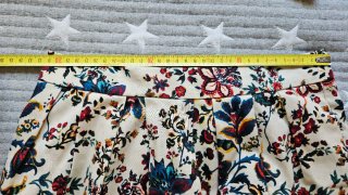 Falda corta blanca flores Stradivarius talla 36