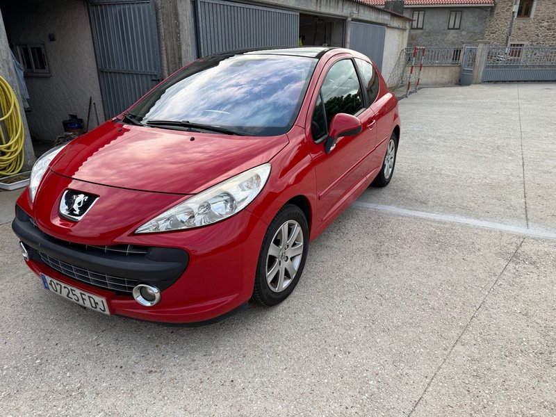 Peugeot 207 - foto 1