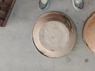 Antichi piatti in ceramica