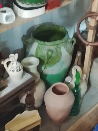 Antichi piatti in ceramica