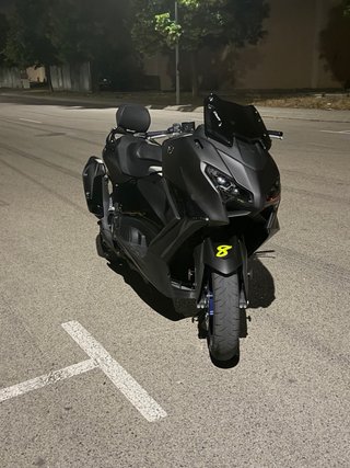 Yamaha TMAX 560 Maxi Scooter Negra