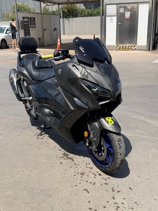 Yamaha TMAX 560 Maxi Scooter Negra
