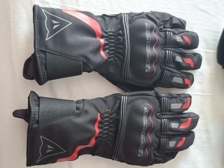 Guantes de Invierno Dainese Negros y Rojos.