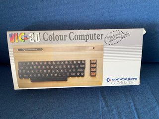 Commodore VIC 20 con scatola originale