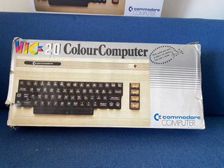 Commodore VIC 20 con scatola originale