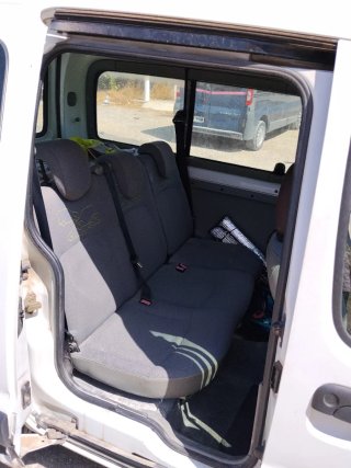 Se vende furgoneta kangoo con 105000km