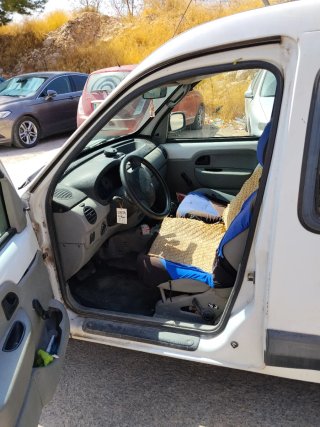 Se vende furgoneta kangoo con 105000km