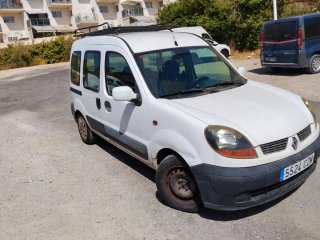 Se vende furgoneta kangoo con 105000km