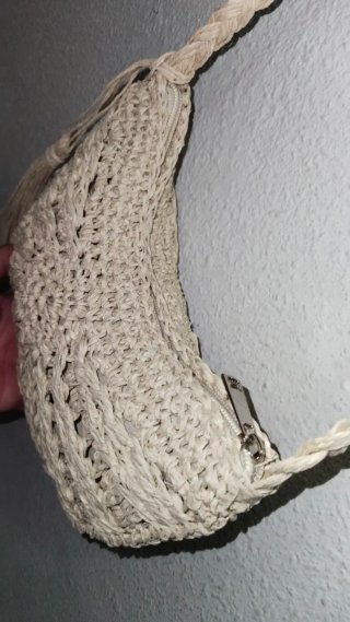 Bolso de paja beige con borla