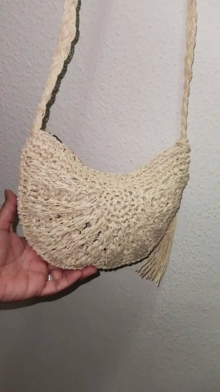 Bolso de paja beige con borla
