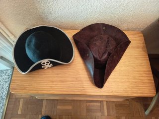 Sombreros pirata calavera y cuero
