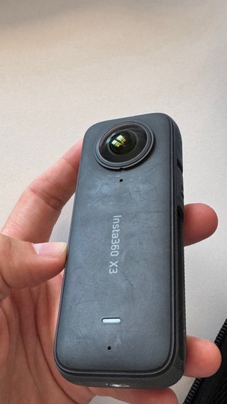 Insta360 X3 con accesorios y estuche